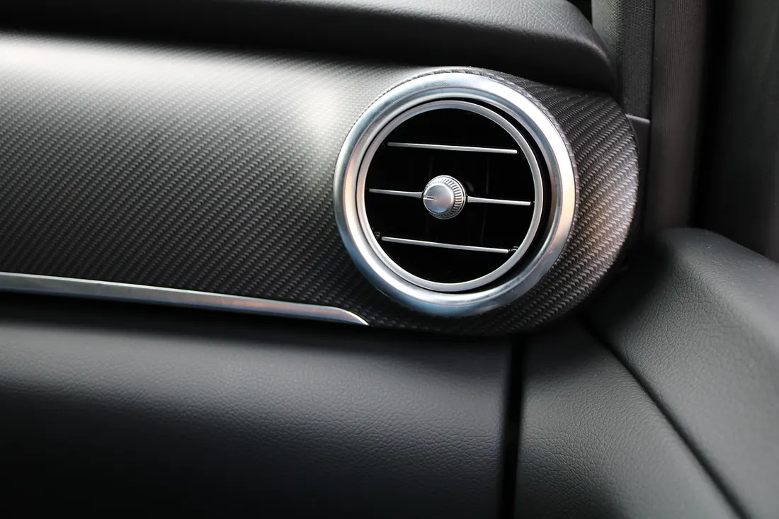 Bespoke carbon fibre detail